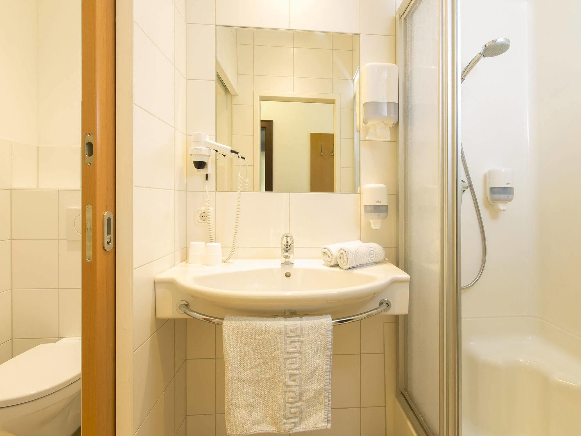 Hotel Gasthof Stefansbruecke Mutters Bagian luar foto